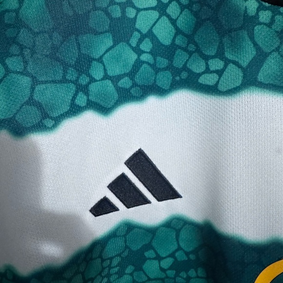 Celtic FC Jersey size Large 2023-2024 adidas authentic - Picture 3 of 9